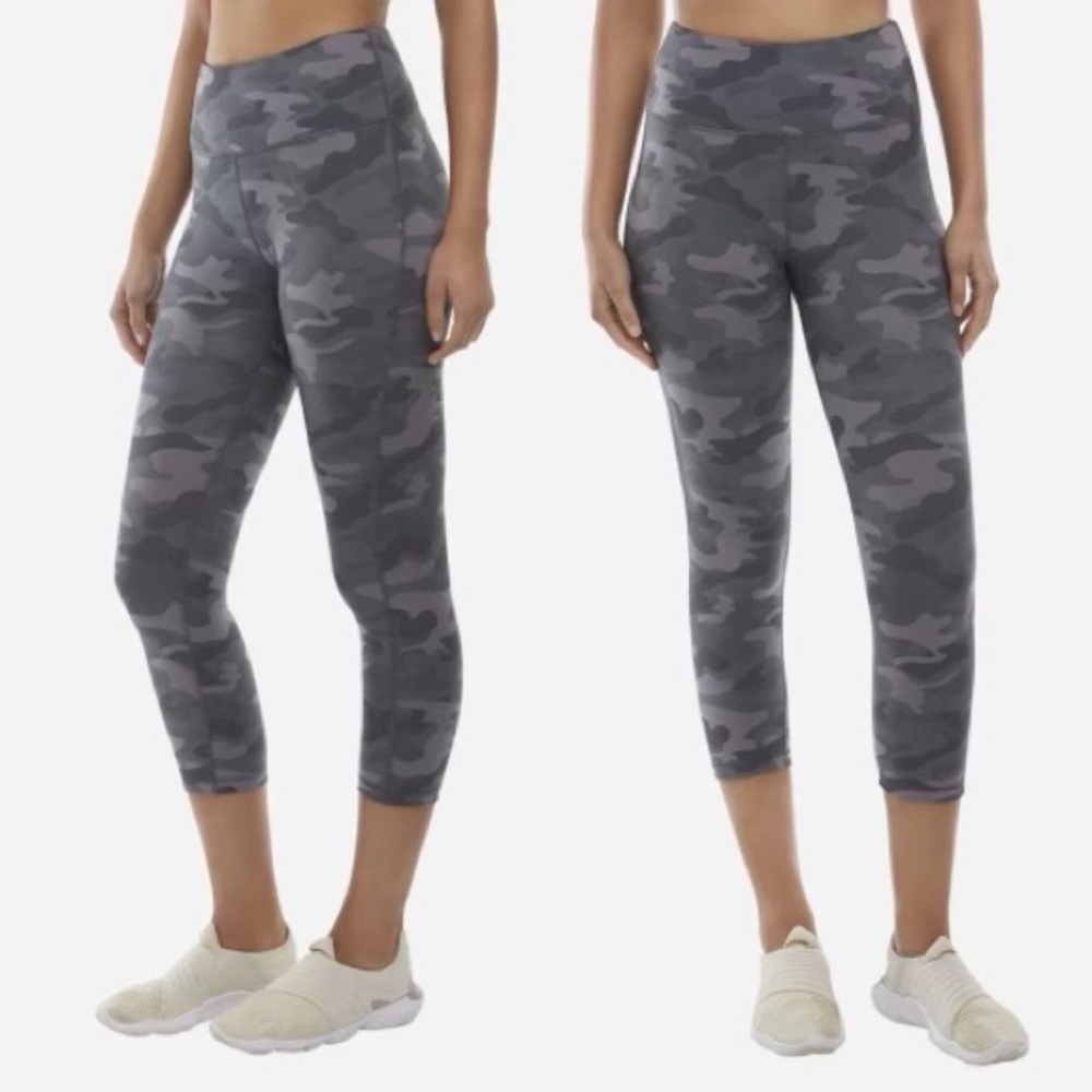 Danskin Womens XS Capri 7/8 Legging Camo Print